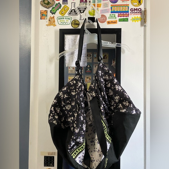 Pink Victoria secret Duffle Bag - Picture 5 of 9